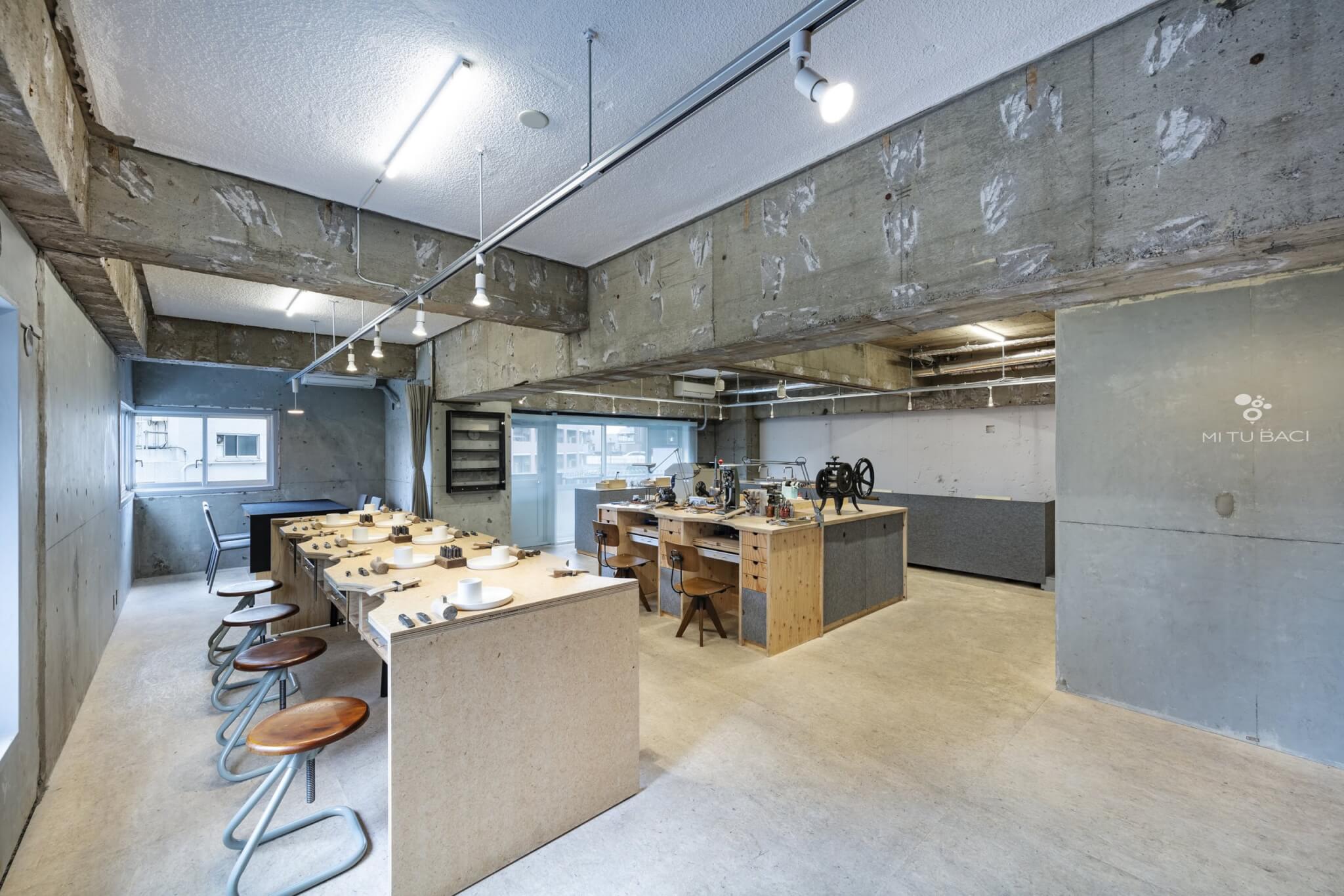 在东京可以手工制作婚礼和订婚戒指的工作室。