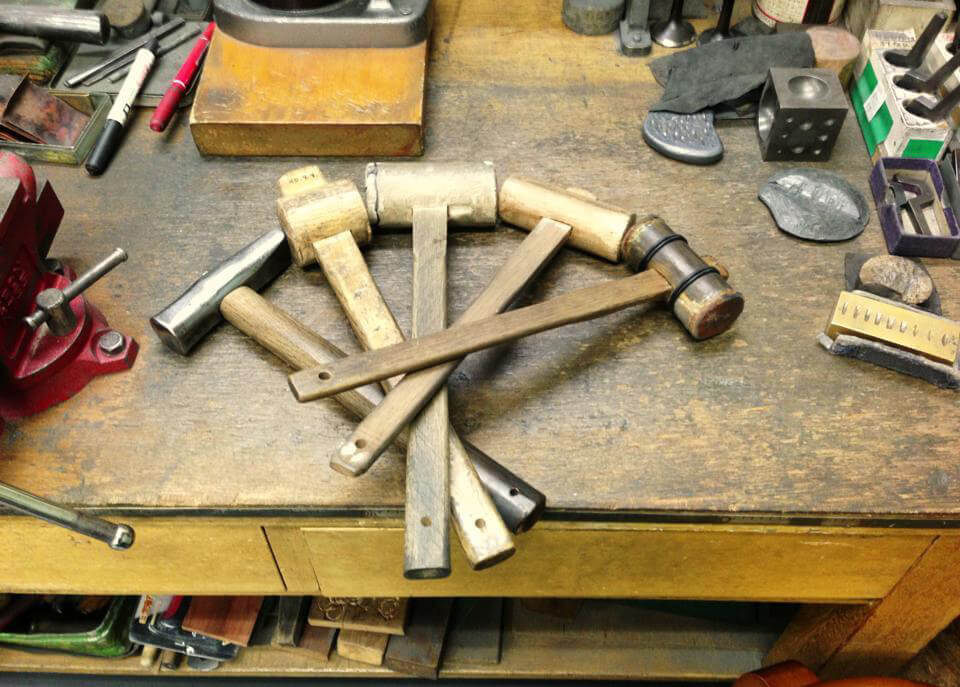 关于锤击和雕刻工具的故事