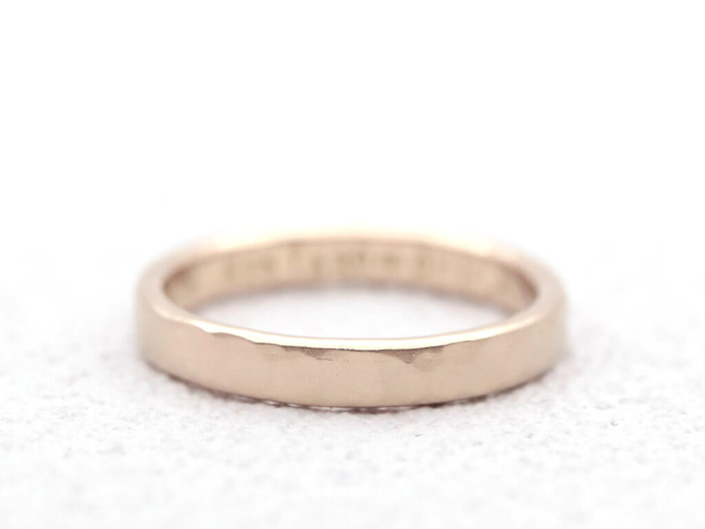 Not too sparkly, calm champagne gold wedding band