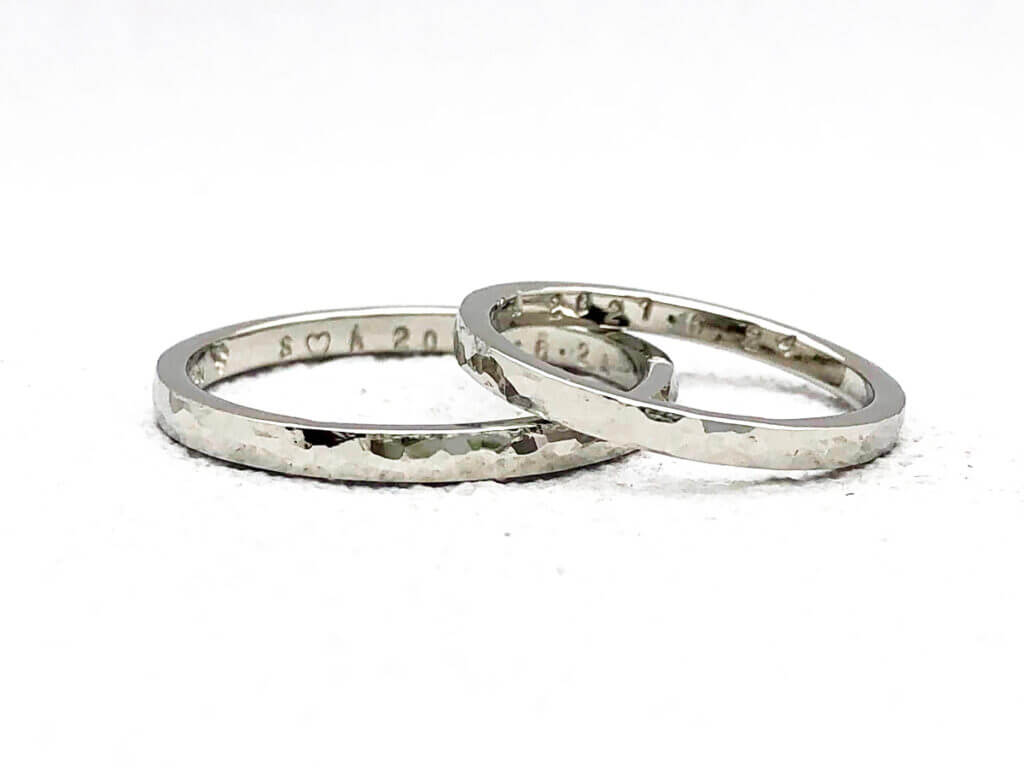 Platinum wedding band with a slim, hammered pattern