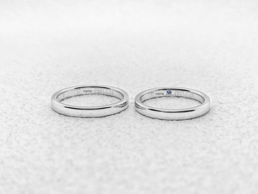 つやつやプレーン仕上げのプラチナ結婚指輪