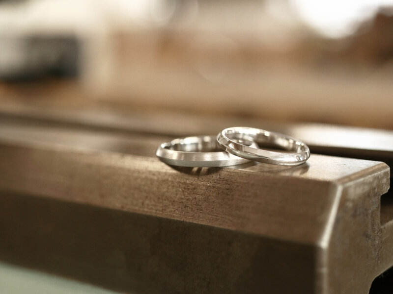 手作り結婚指輪の旋盤加工