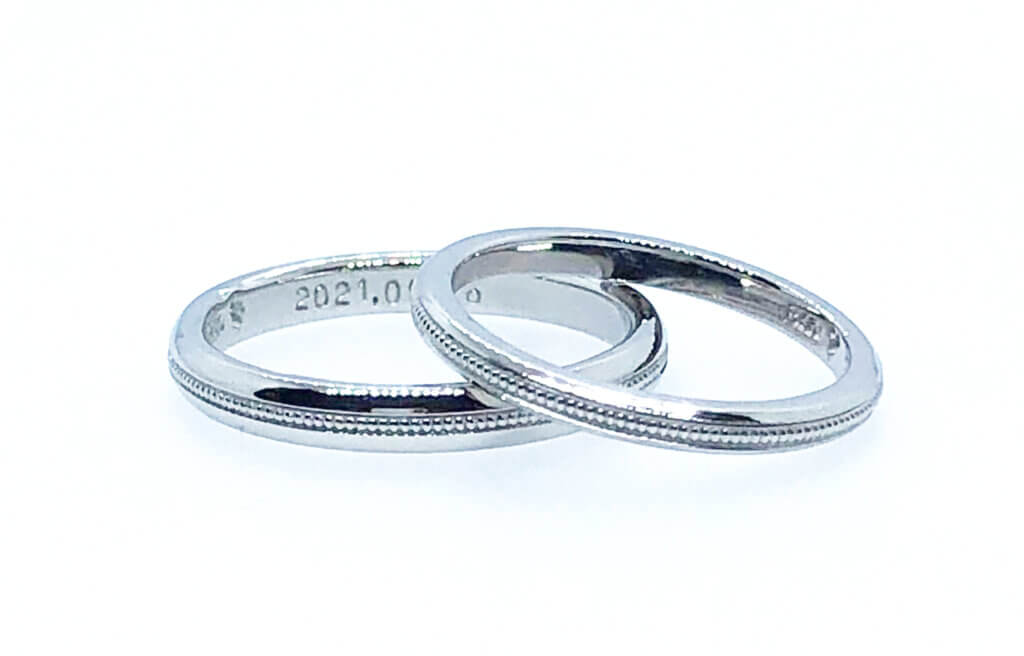 Platinum wedding band with milling in the center of the ring