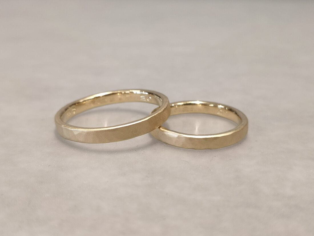 K18イエローゴールド・つや消し槌目の手作り結婚指輪 | 手作り制作事例