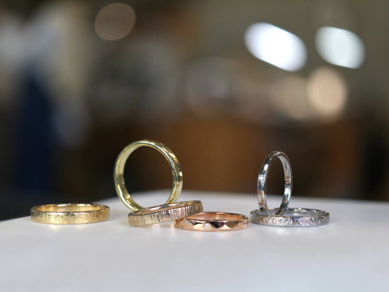 Pareja de anillos en oro 18K y Platino