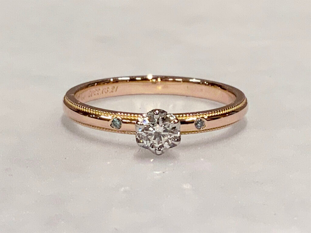 ピンクゴールドにミル打ちの入った手作り婚約指輪