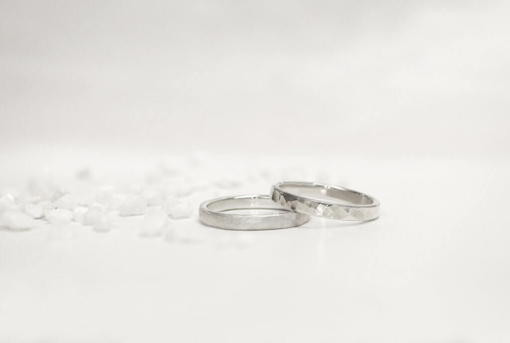 プラチナで作る鎚目の手作り結婚指輪