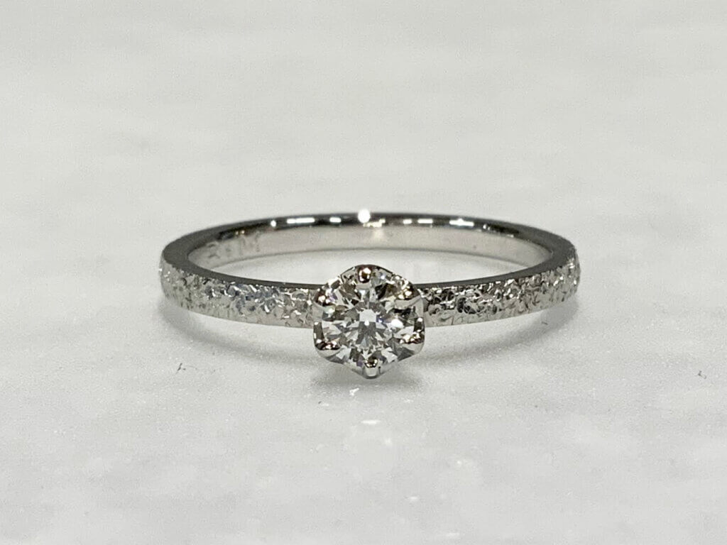 雪花订婚戒指+绿宝石