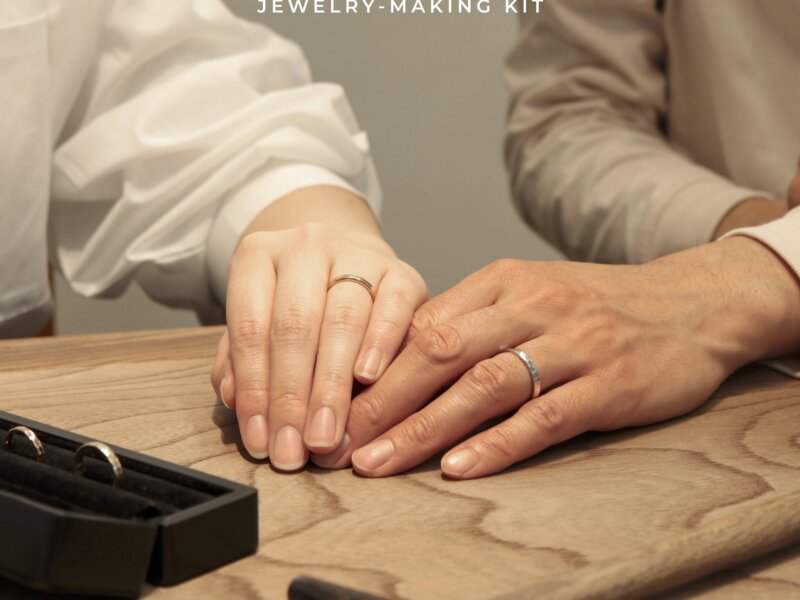 手工制作的结婚戒指，可以在家里使用工具包制作。