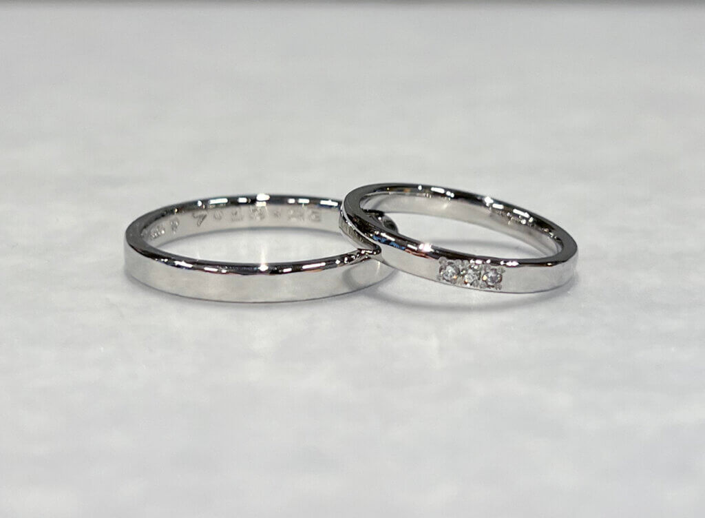 ダイヤモンドが3石留まった手作りプラチナ結婚指輪