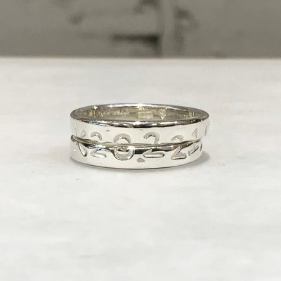 Overlapping engraved pair rings_1